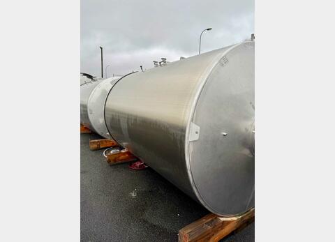 Closed stainless steel tank on legs - Flat sloping bottom