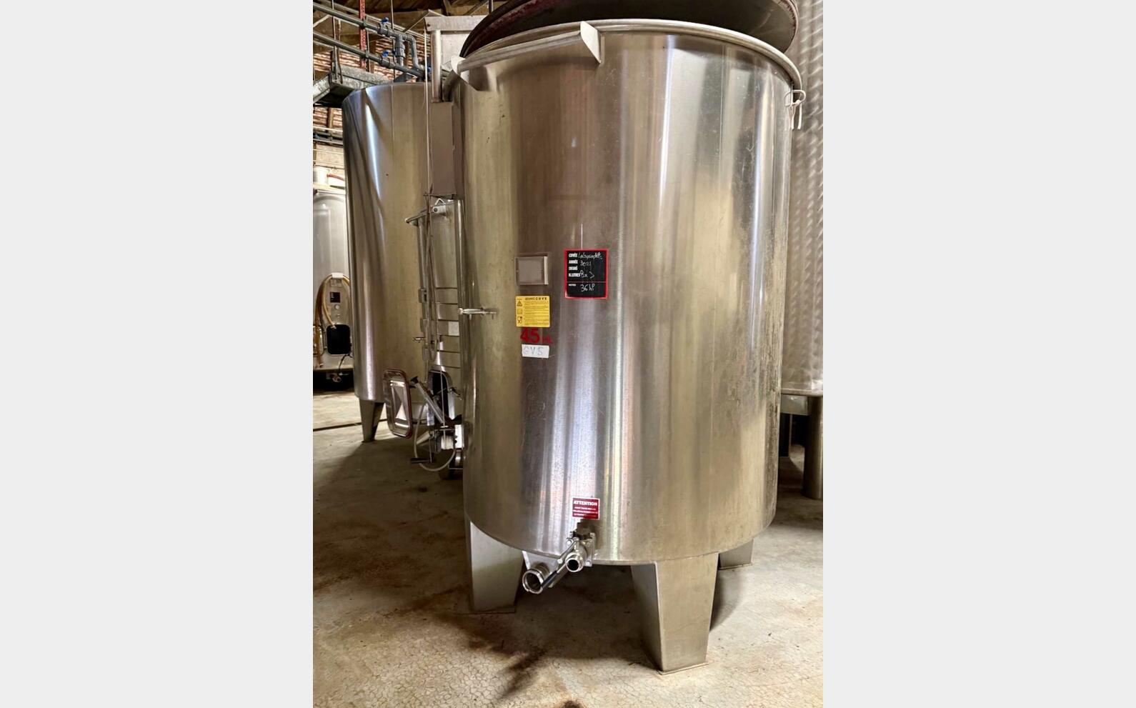 Stainless steel tank with floating cap - Storage