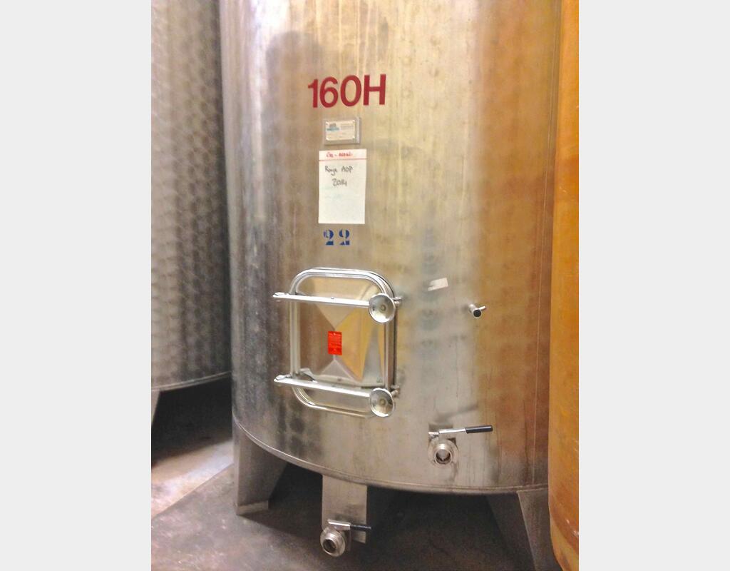 Cuve inox fermée sur pieds - Volume : 16 000 litres (160 hectos)