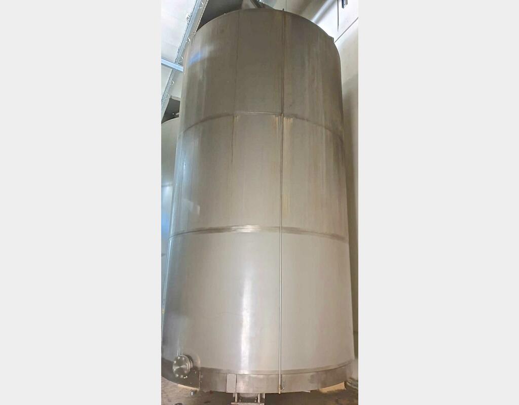 Insulated stainless steel mixing tank