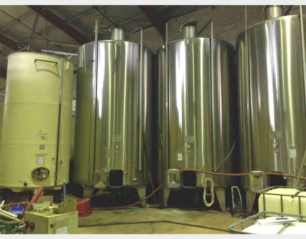 Cuve inox de vinification fermée - Volume : 30.000 litres (300 hecto)