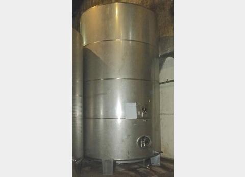 Cuve inox fermée sur pieds - Volume : de 207 hls (20 700 litres)