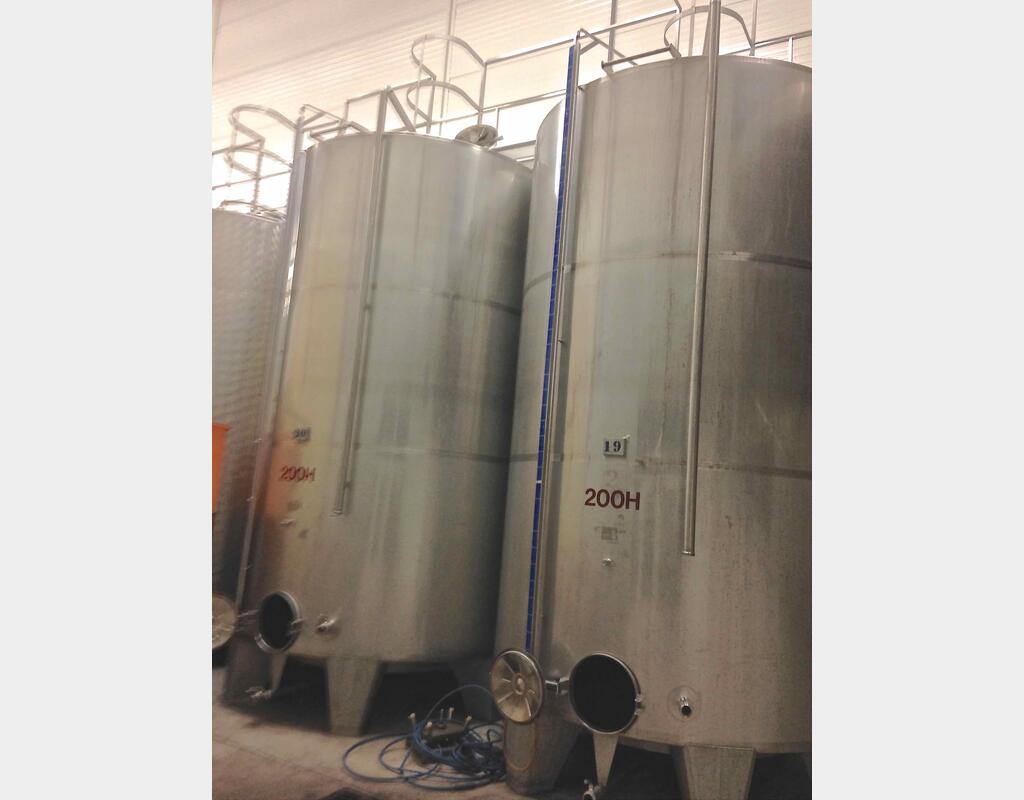 Cuve inox  fermée sur pieds - Volume : 20 000 litres (200 hectos)