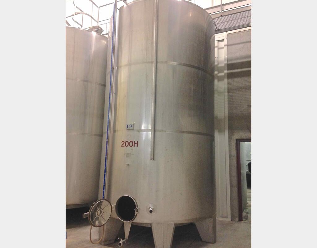 Cuve inox  fermée sur pieds - Volume : 20 000 litres (200 hectos)