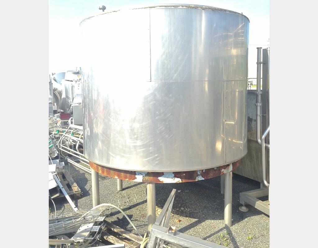 Cylindrical stainless steel tank 5m3 - isolated